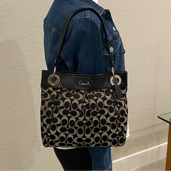 Coach Ashley Hippie Hobo Shoulder Bag - Jacquard- Excellent Condition - Picture 4 of 10